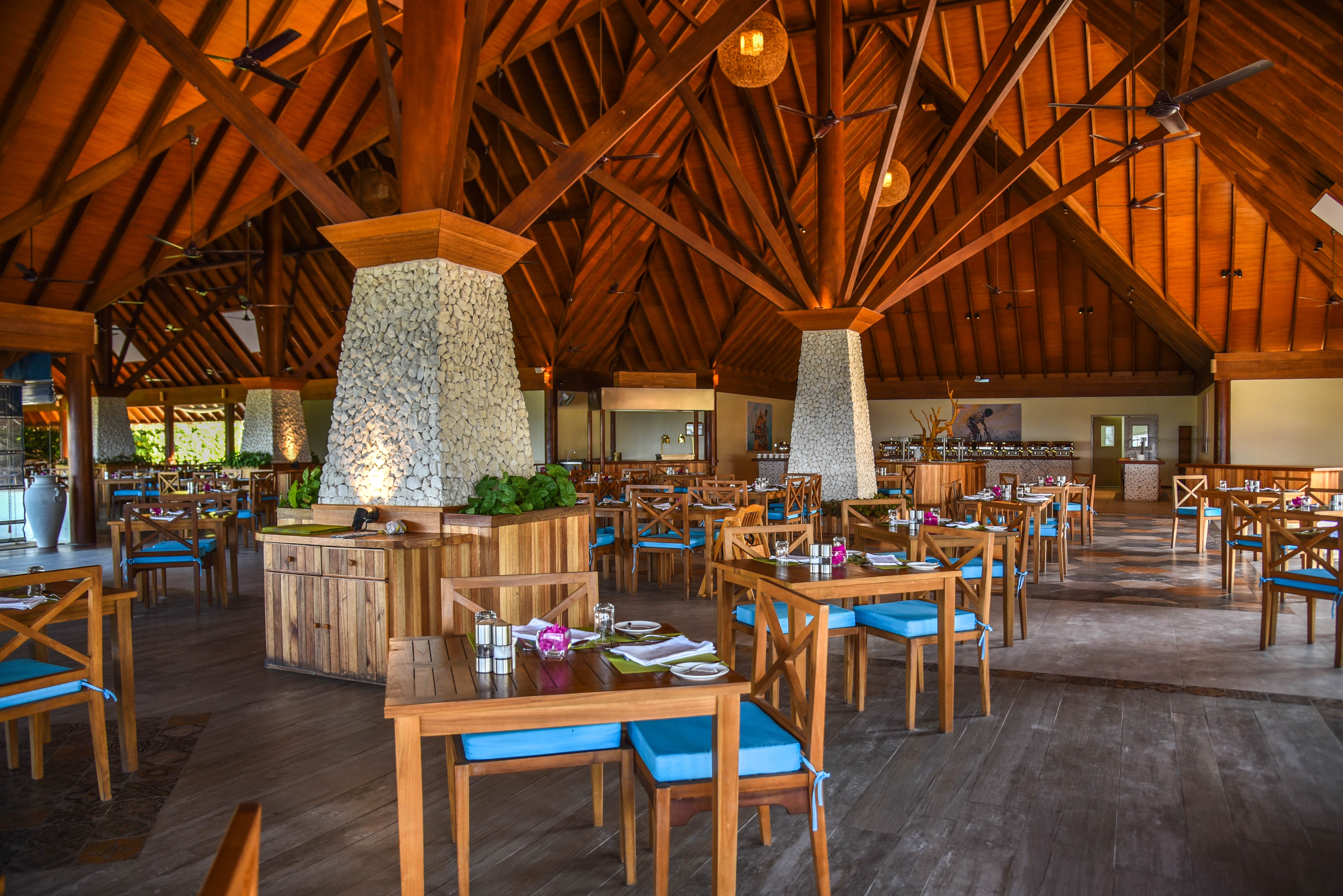 Vakaru Restaurant at Reethi Faru Resort