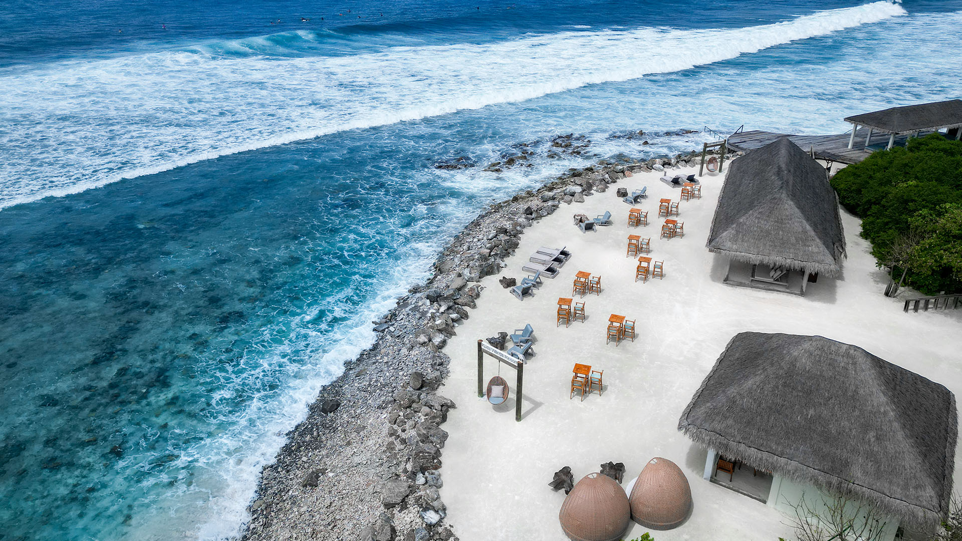 Bars at Kuda Villingili Resort Maldives
